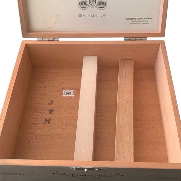 Pre Owned Carlos Torano Exodus 1959 Silver Edition Cigar Box Torpedo - Picture 5 of 16